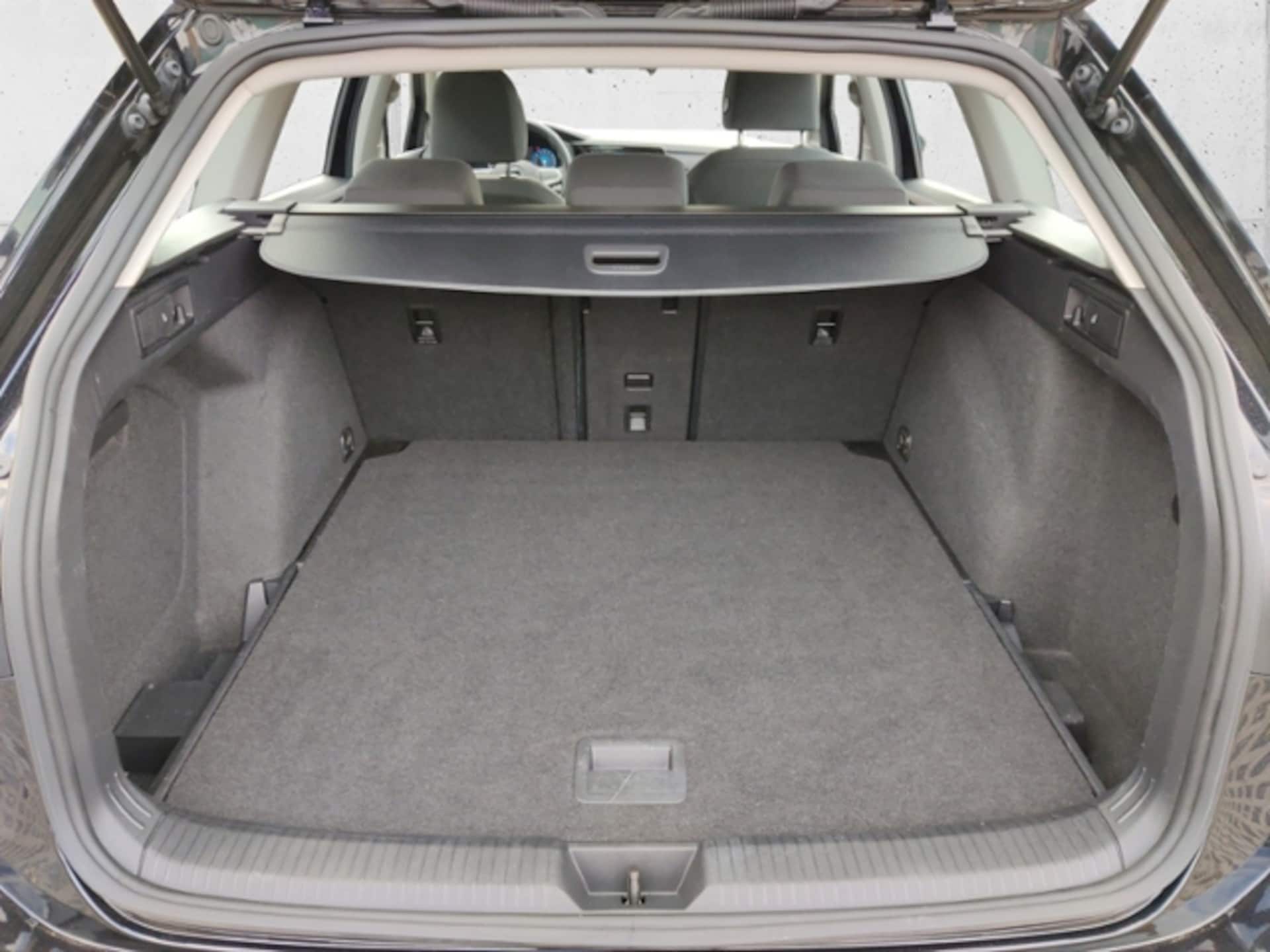 Volkswagen Golf Variant Life