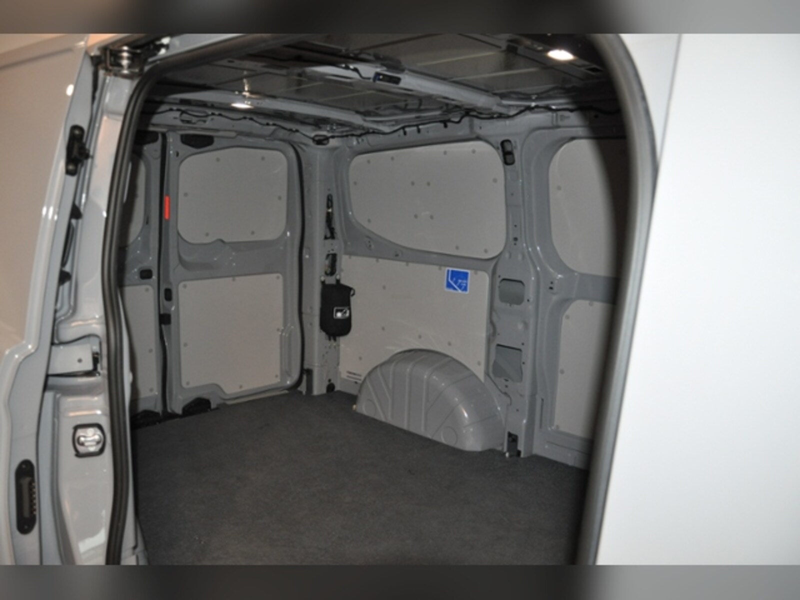 Volkswagen Transporter Kasten kurzer Radstand – Bild 11
