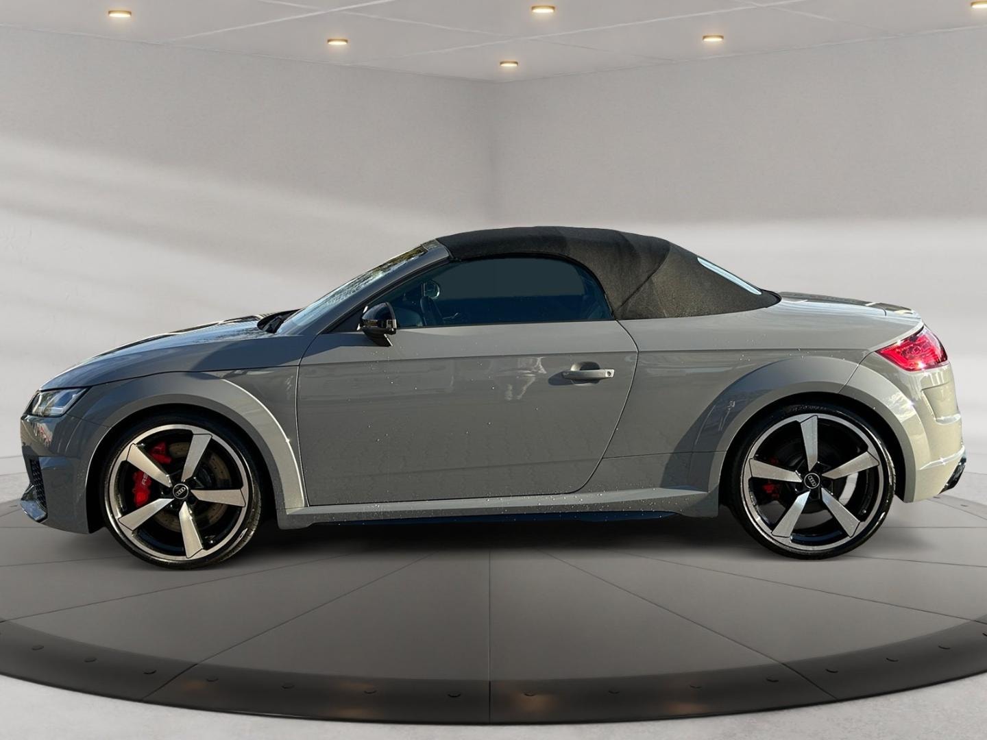 Bild über Audi TT RS Roadster TFSI quattro S tronic - für weitere Informationen kontaktieren Sie den Audi Partner