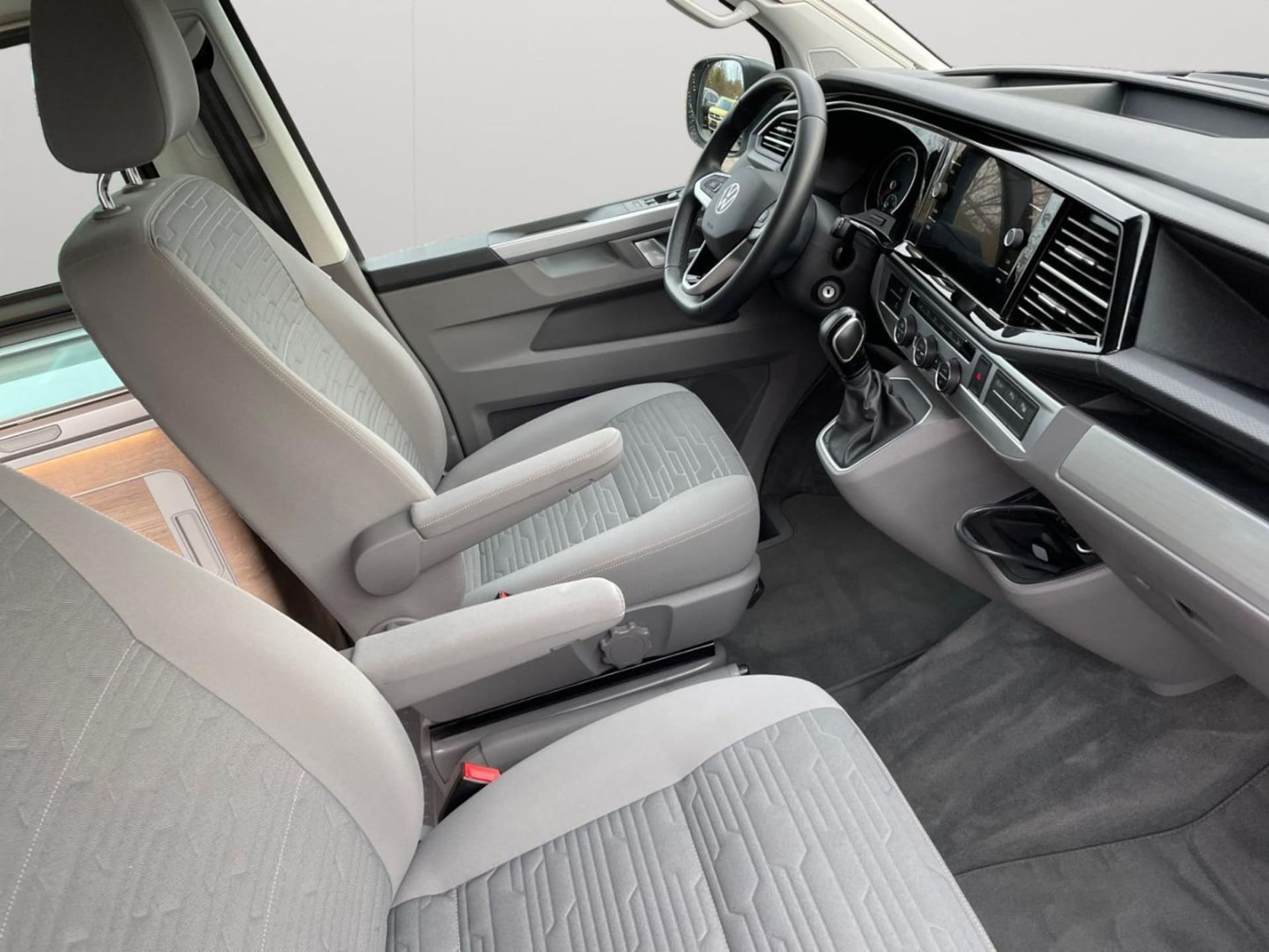 Volkswagen T6.1 California Coast