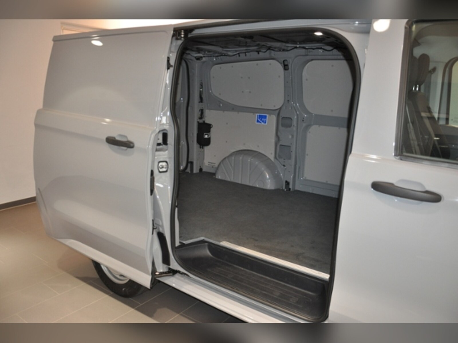 Volkswagen Transporter Kasten kurzer Radstand – Bild 12