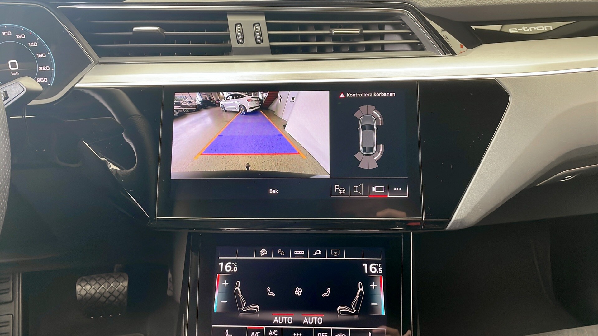 Bild som visar&nbsp;Audi e-tron Sportback&nbsp;e-tron Sportback 55 quattro S line 300,00 kW - för mer information kontakta din Audi Partner