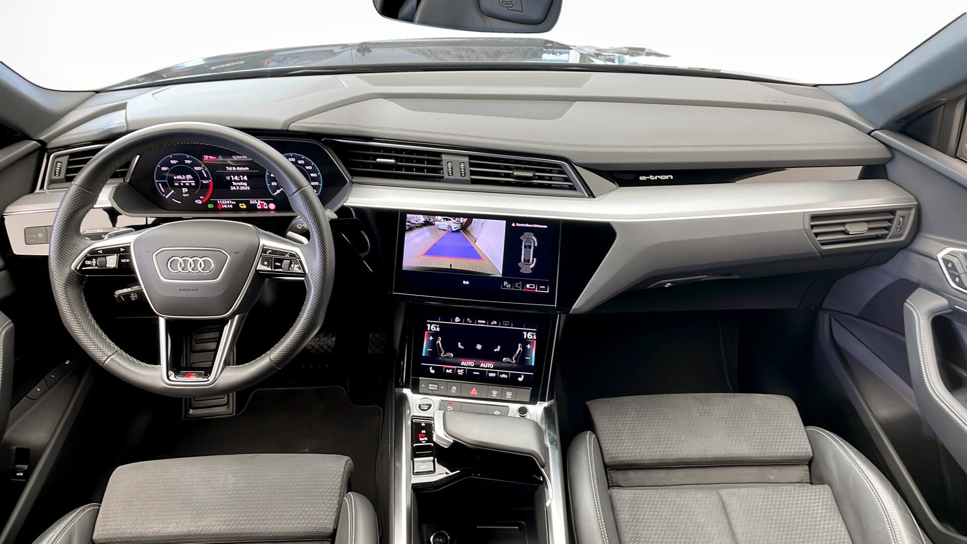 Bild som visar&nbsp;Audi e-tron Sportback&nbsp;e-tron Sportback 55 quattro S line 300,00 kW - för mer information kontakta din Audi Partner