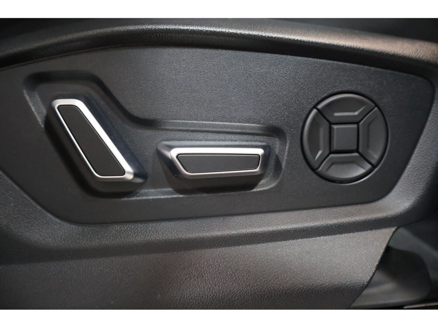 Bild über Audi Q8 SUV 50 TDI quattro tiptronic - für weitere Informationen kontaktieren Sie den Audi Partner