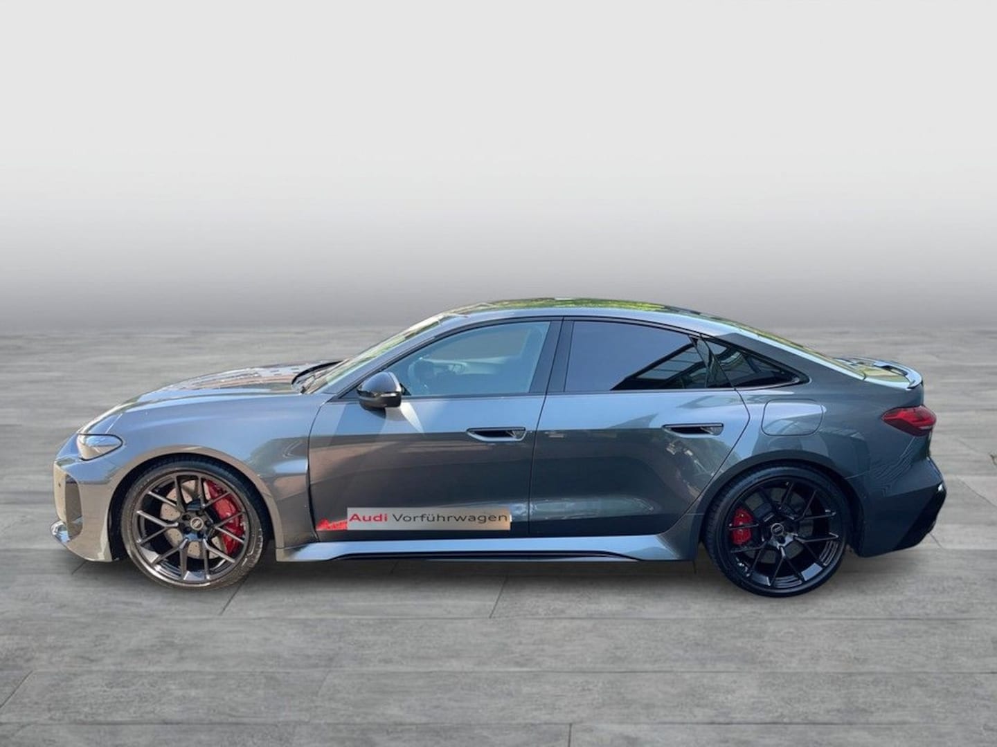 Bild über Audi RS 5 Limousine TFSI quattro 470 kW tiptronic - für weitere Informationen kontaktieren Sie den Audi Partner