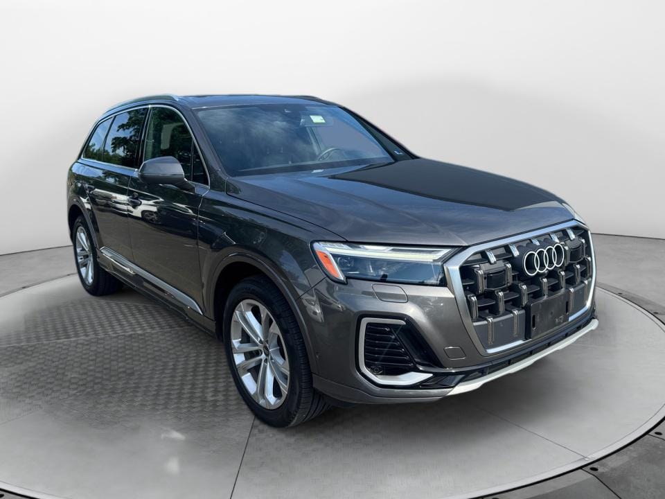 2025 Audi Q7 45 Premium quattro Tiptronic's photo