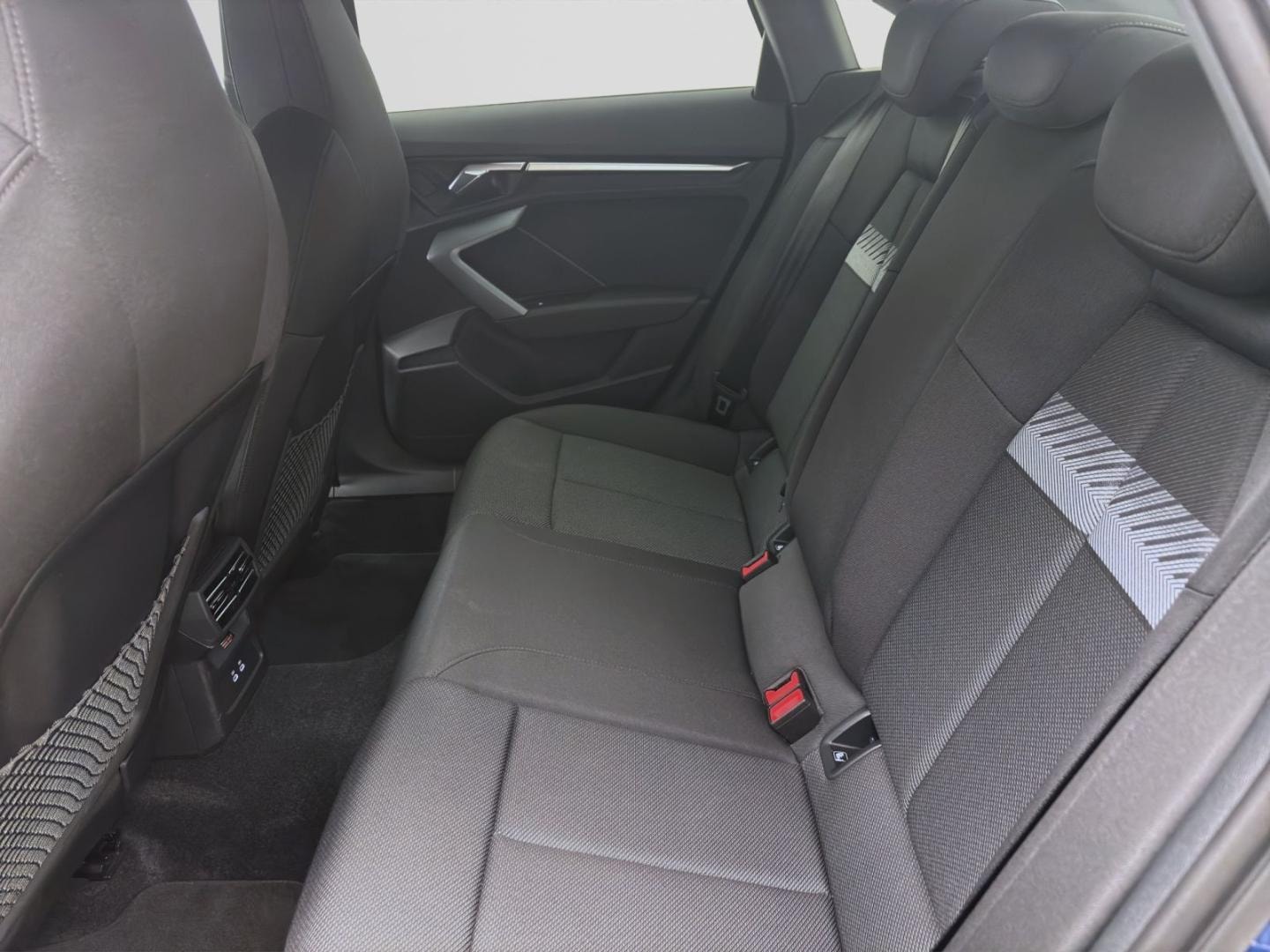 Bild über Audi A3 Limousine S line 35 TDI S tronic - für weitere Informationen kontaktieren Sie den Audi Partner