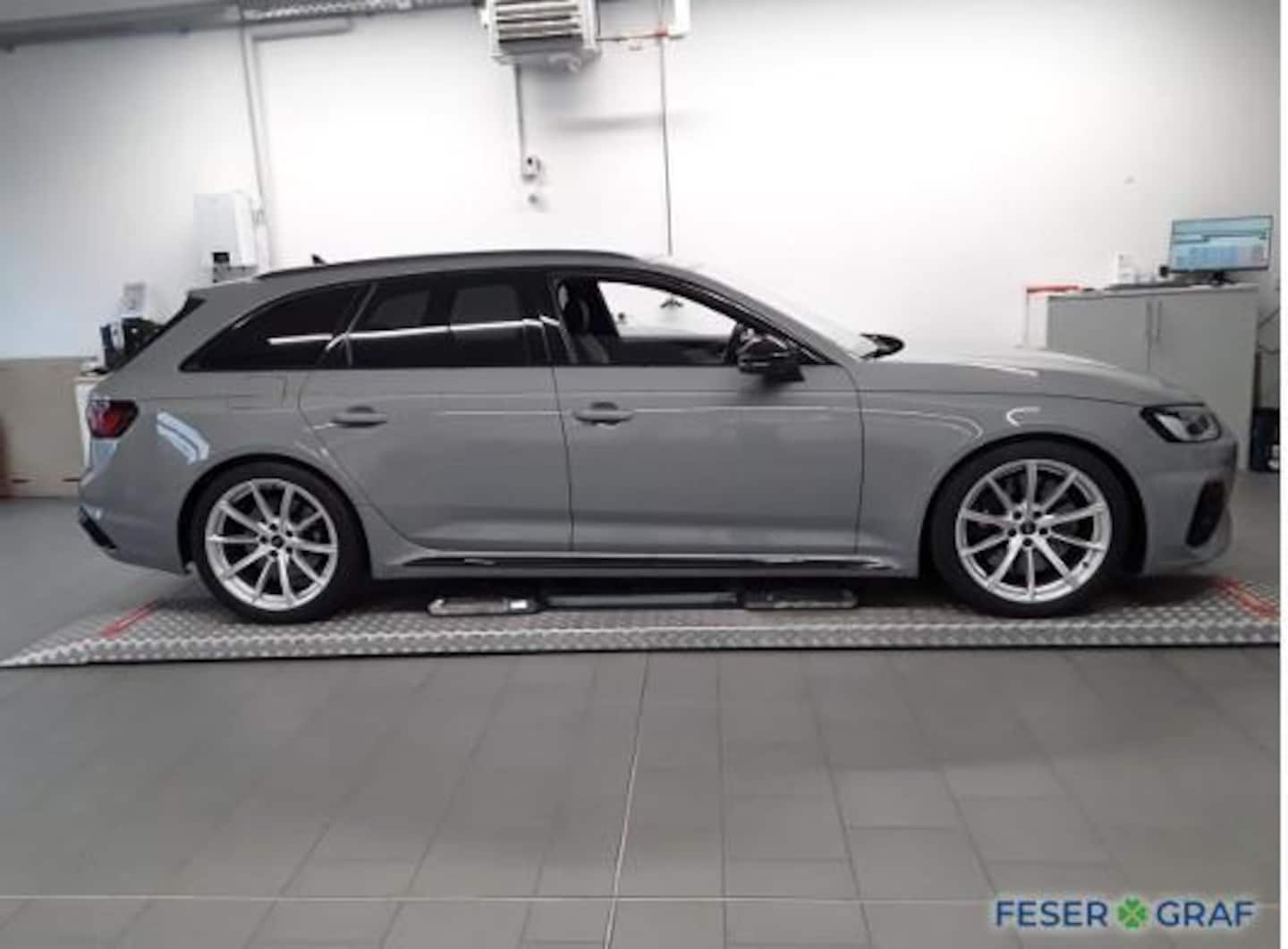 Bild über Audi RS 4 Avant TFSI quattro tiptronic - für weitere Informationen kontaktieren Sie den Audi Partner