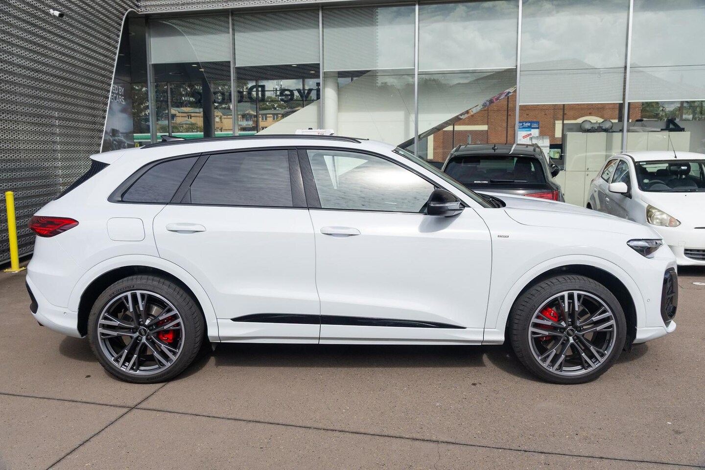 Image about Audi Q5 SUV e-hybrid quattro S tronic