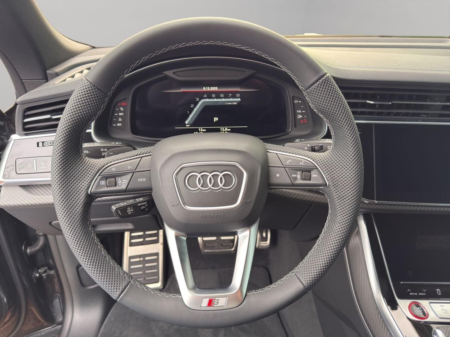 Bild über Audi SQ8 SUV TFSI quattro tiptronic - für weitere Informationen kontaktieren Sie den Audi Partner