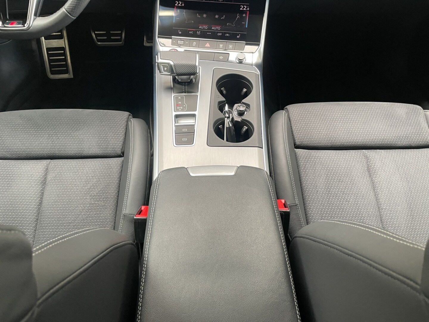 Bild über Audi S6 Avant TDI quattro tiptronic - für weitere Informationen kontaktieren Sie den Audi Partner