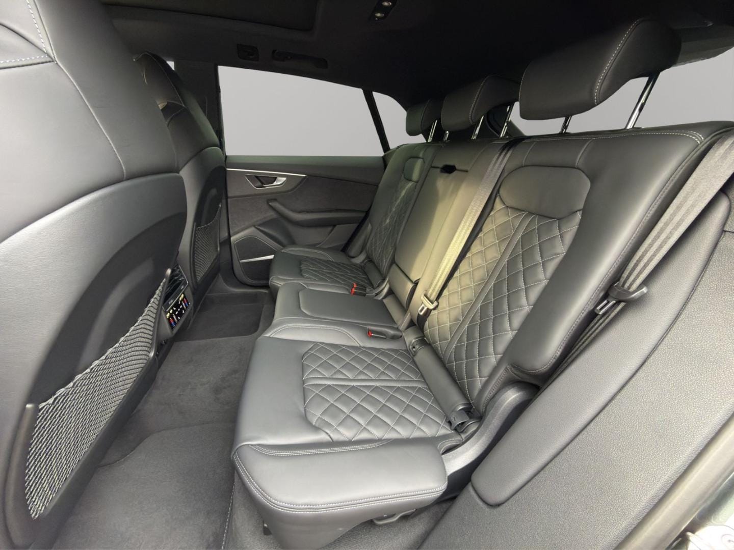 Bild über Audi SQ8 SUV TFSI quattro tiptronic - für weitere Informationen kontaktieren Sie den Audi Partner