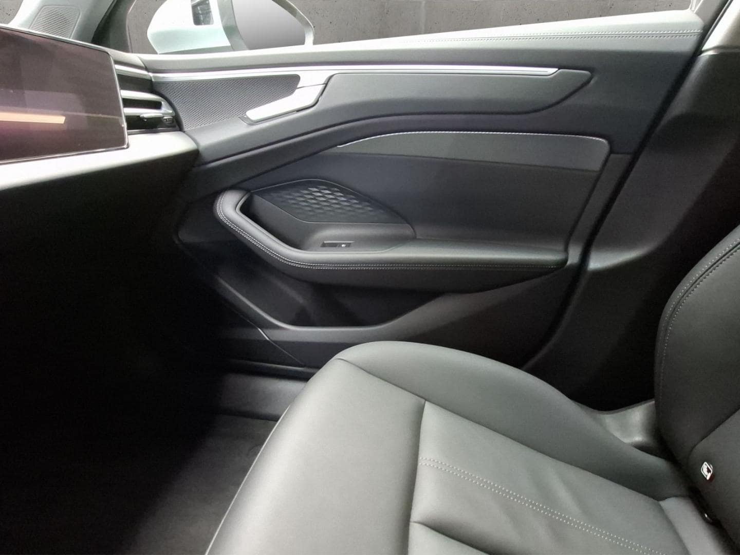 Bild über Audi A6 Avant TDI 150 kW S tronic - für weitere Informationen kontaktieren Sie den Audi Partner