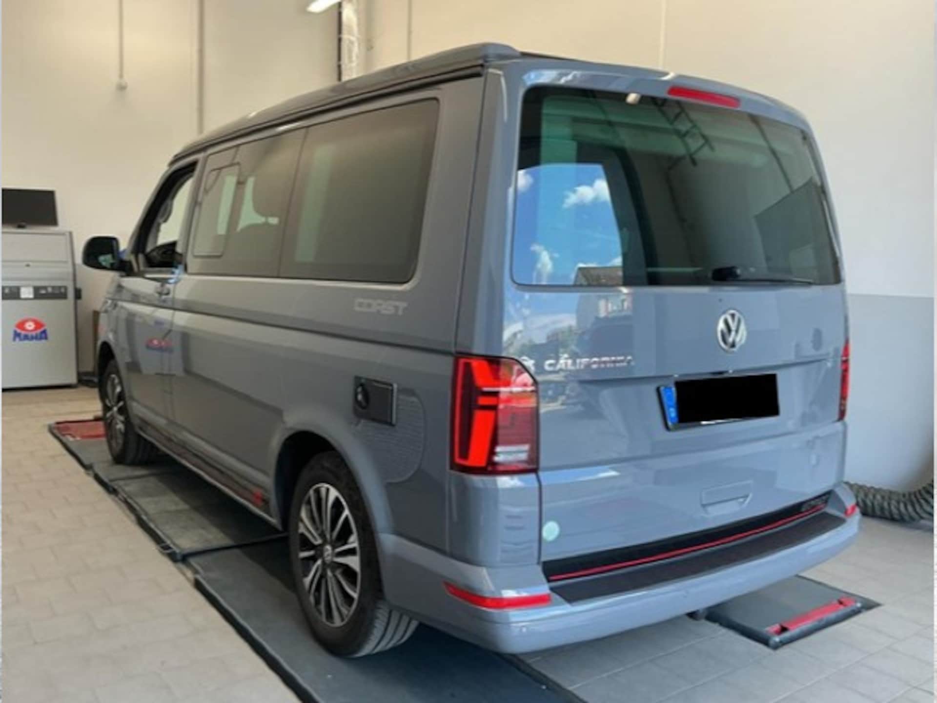 Volkswagen T6.1 California Coast