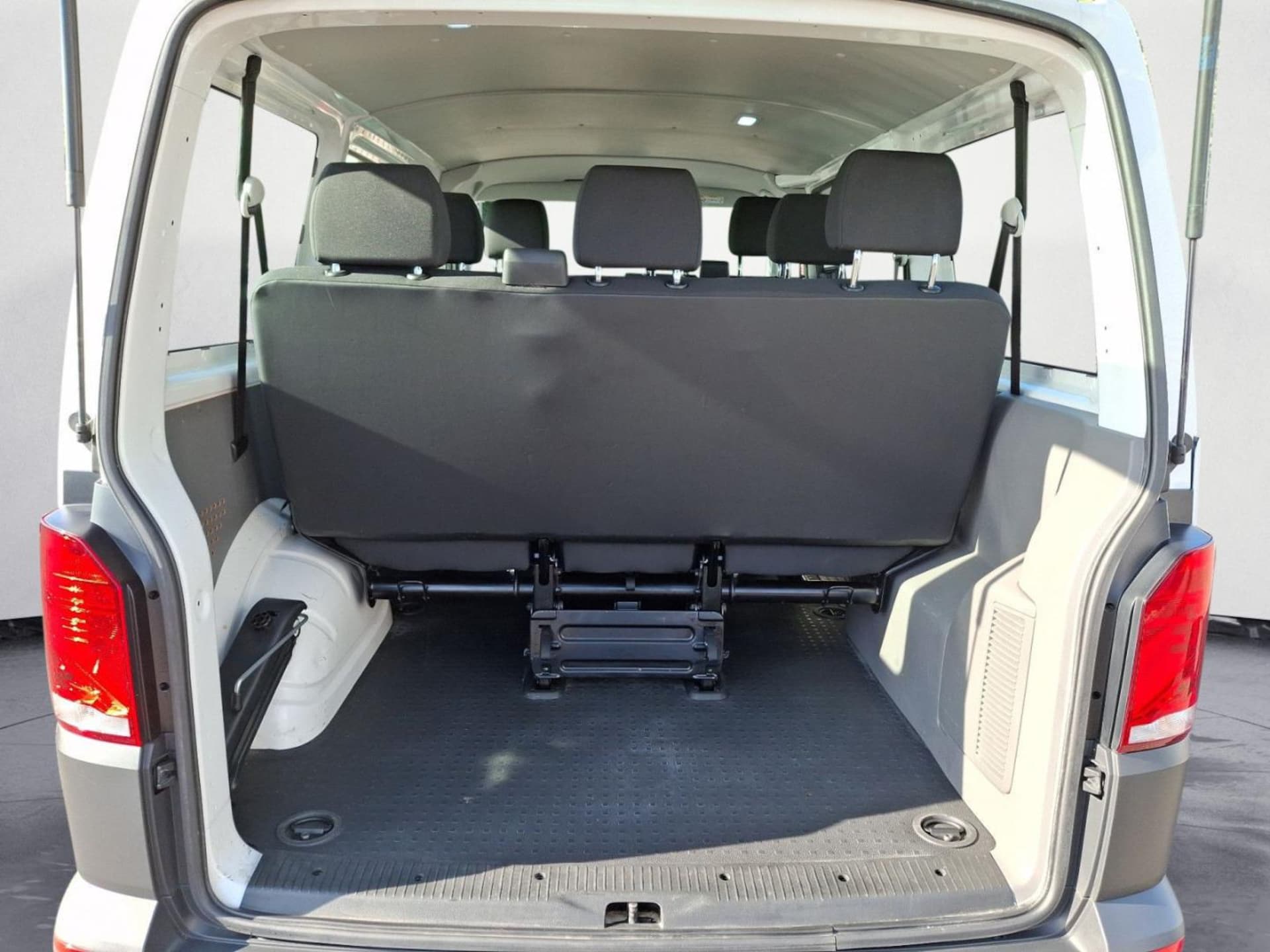 Volkswagen T6.1 Transporter Kombi kurzer Radstand
