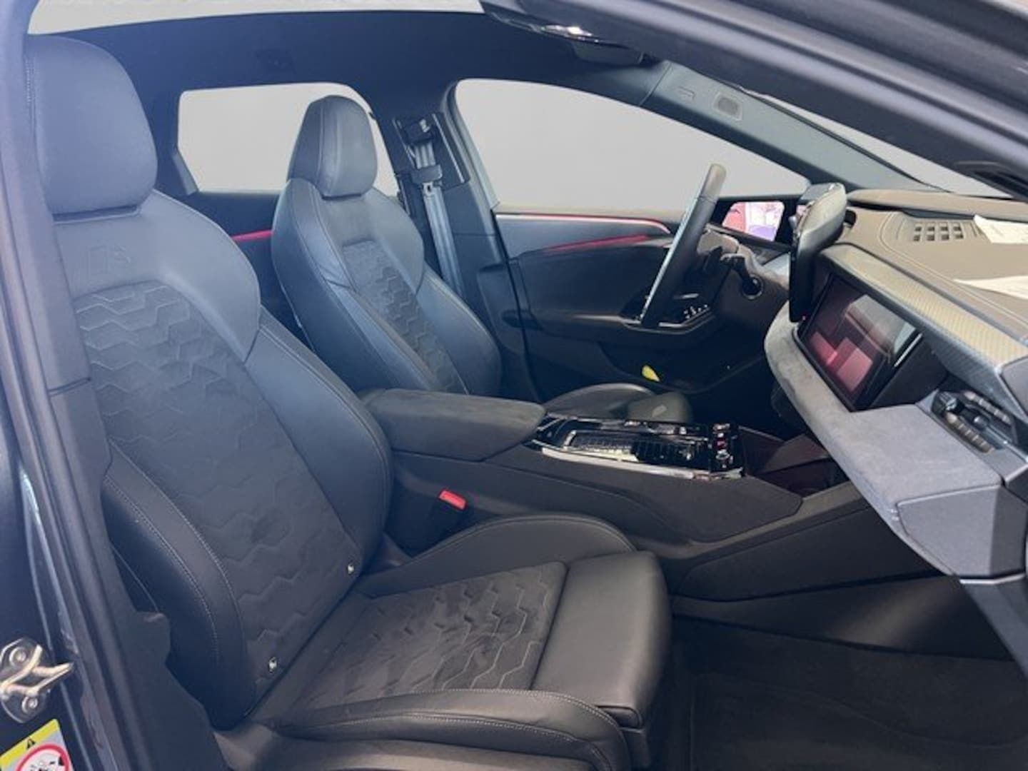 Bild über Audi A6 Avant e-tron e-tron performance - für weitere Informationen kontaktieren Sie den Audi Partner