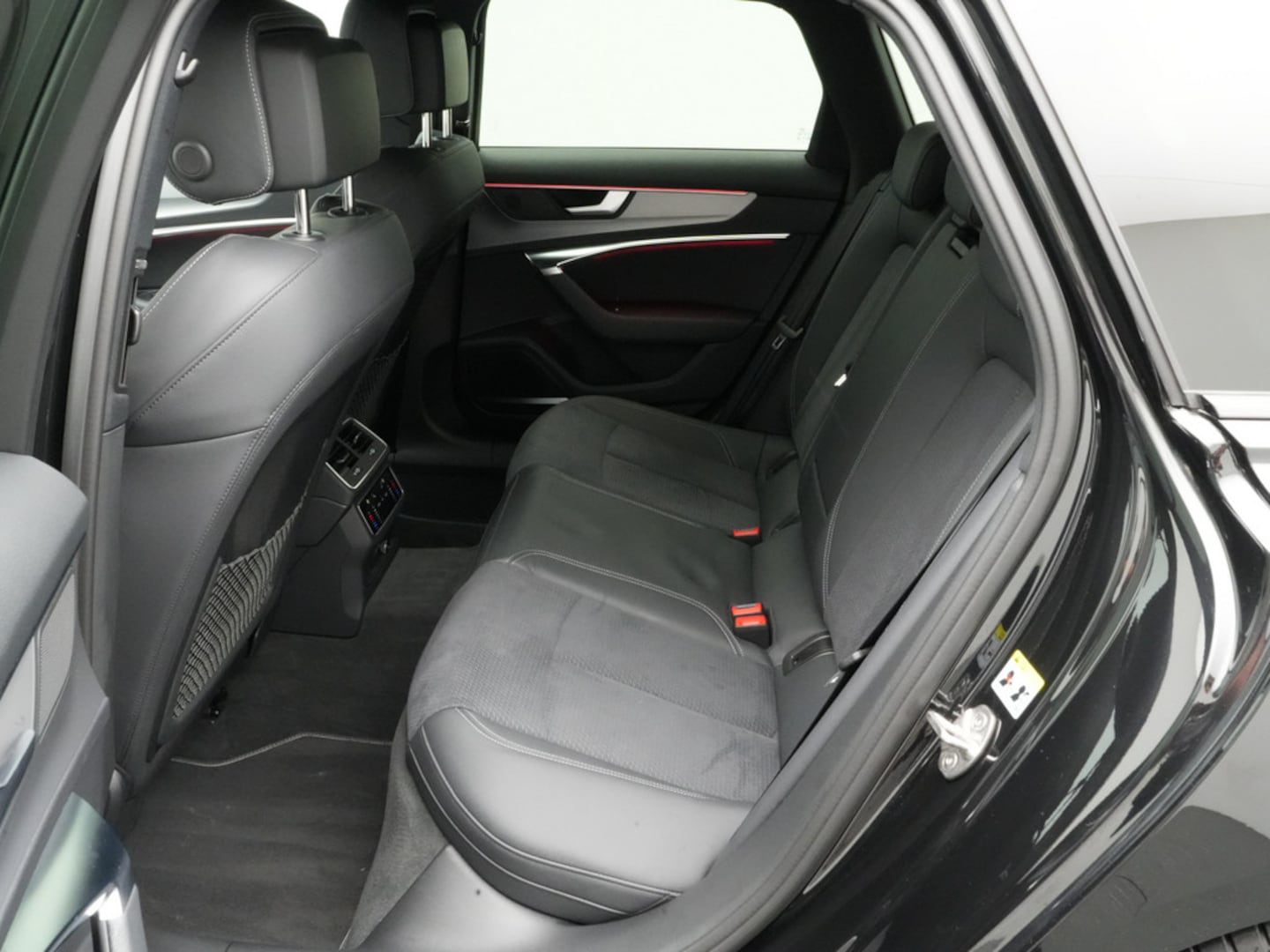 Bild über Audi S6 Avant TDI quattro tiptronic - für weitere Informationen kontaktieren Sie den Audi Partner