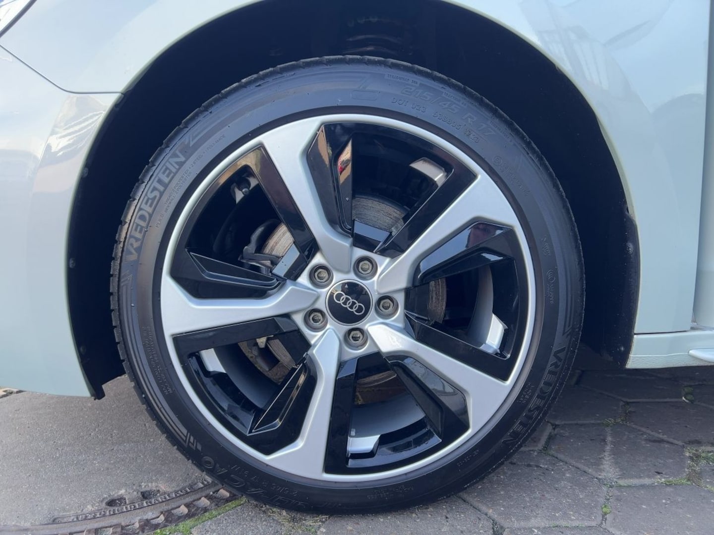 Bild über Audi A1 Sportback S line 35 TFSI S tronic - für weitere Informationen kontaktieren Sie den Audi Partner
