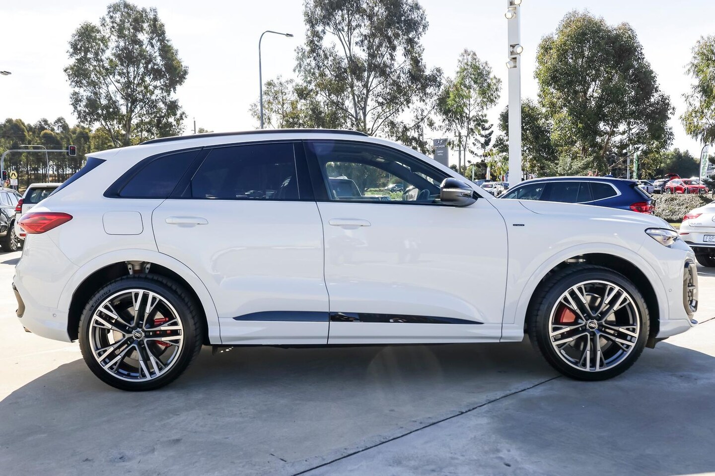 Image about Audi Q5 SUV e-hybrid quattro S tronic