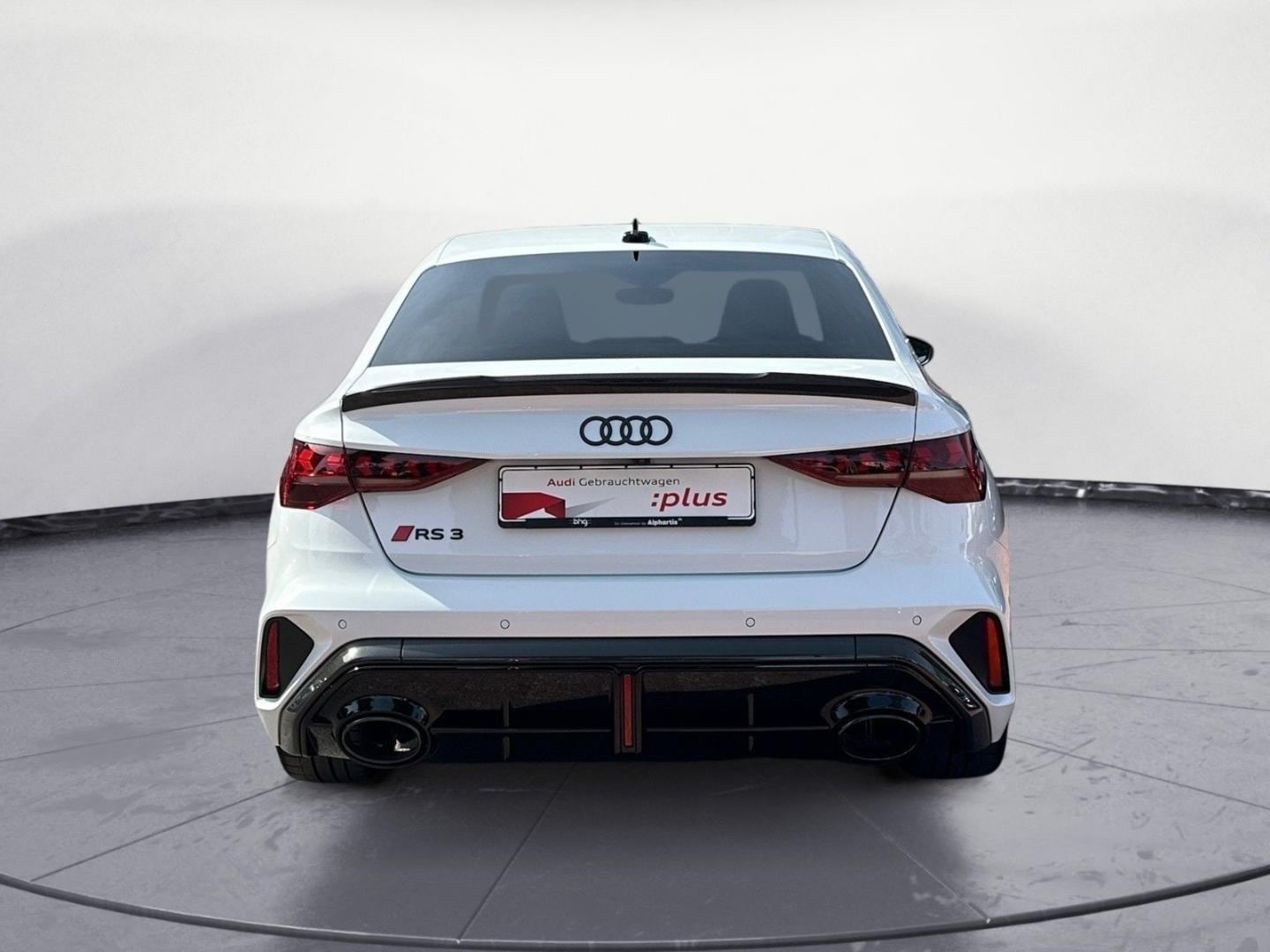Bild über Audi RS 3 Limousine TFSI quattro S tronic - für weitere Informationen kontaktieren Sie den Audi Partner