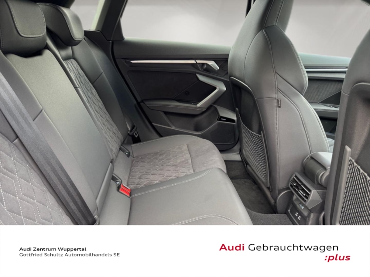 Bild über Audi S3 Sportback TFSI quattro S tronic - für weitere Informationen kontaktieren Sie den Audi Partner