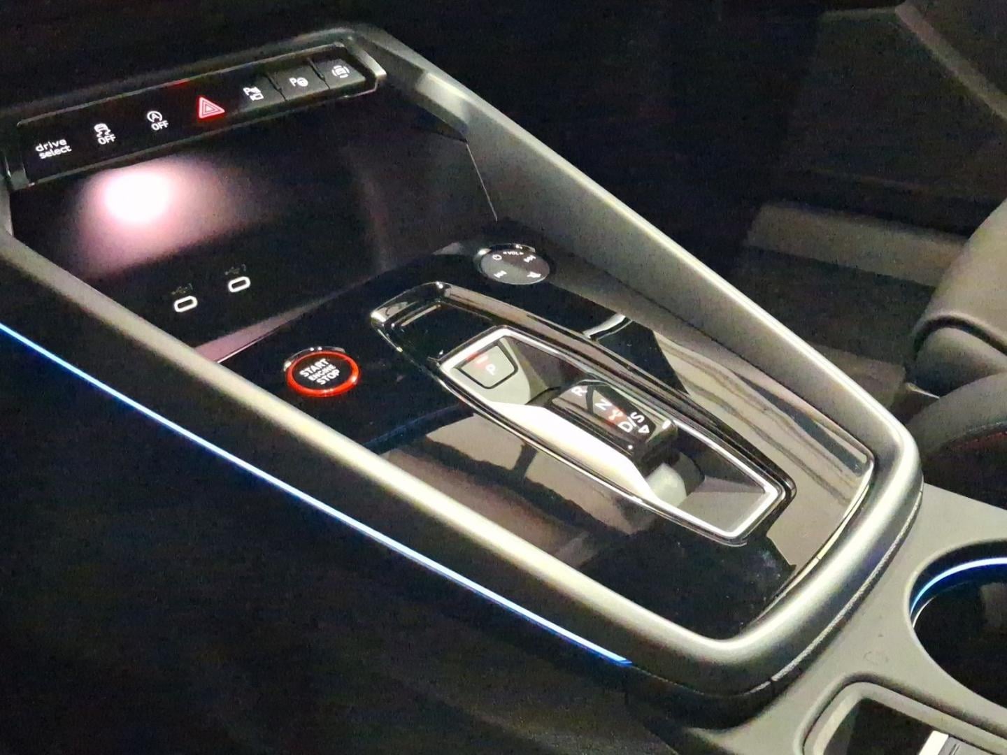 Bild über Audi RS 3 Sportback TFSI quattro 294 kW S tronic - für weitere Informationen kontaktieren Sie den Audi Partner
