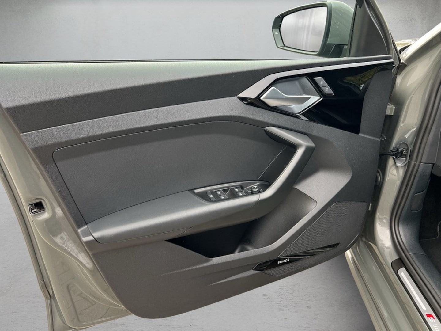 Bild über Audi A1 Sportback S line 35 TFSI S tronic - für weitere Informationen kontaktieren Sie den Audi Partner