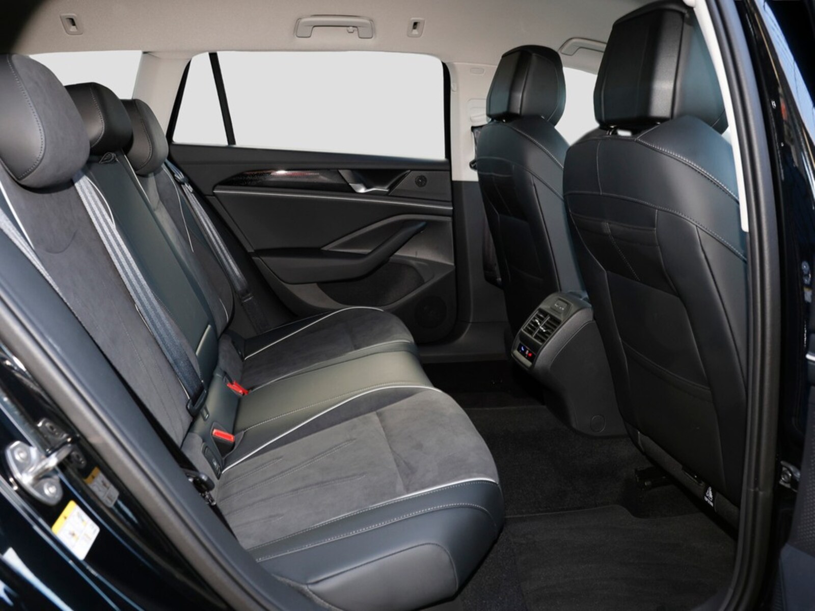 Volkswagen Passat – Bild 12
