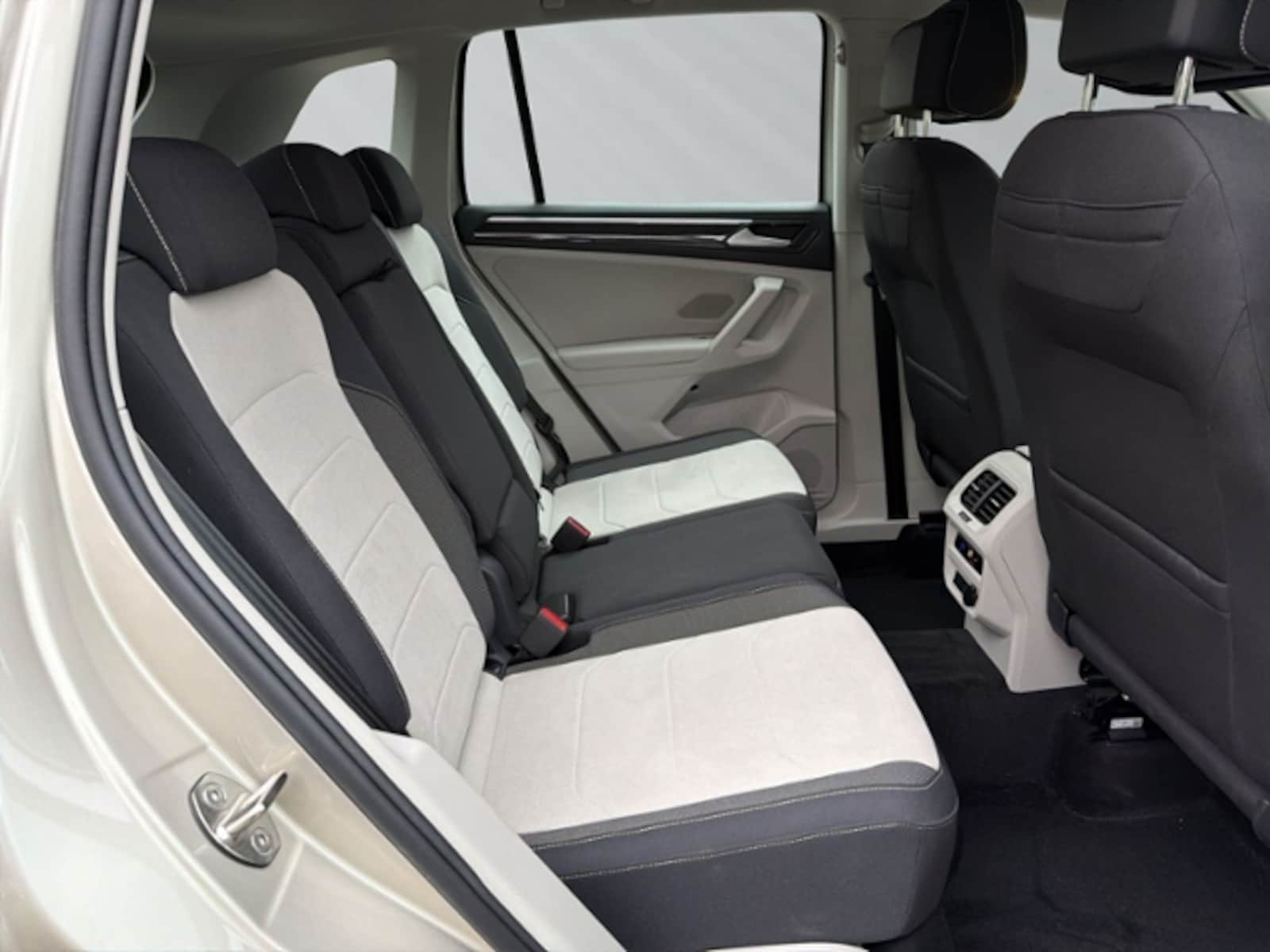 Volkswagen Tiguan – Bild 12