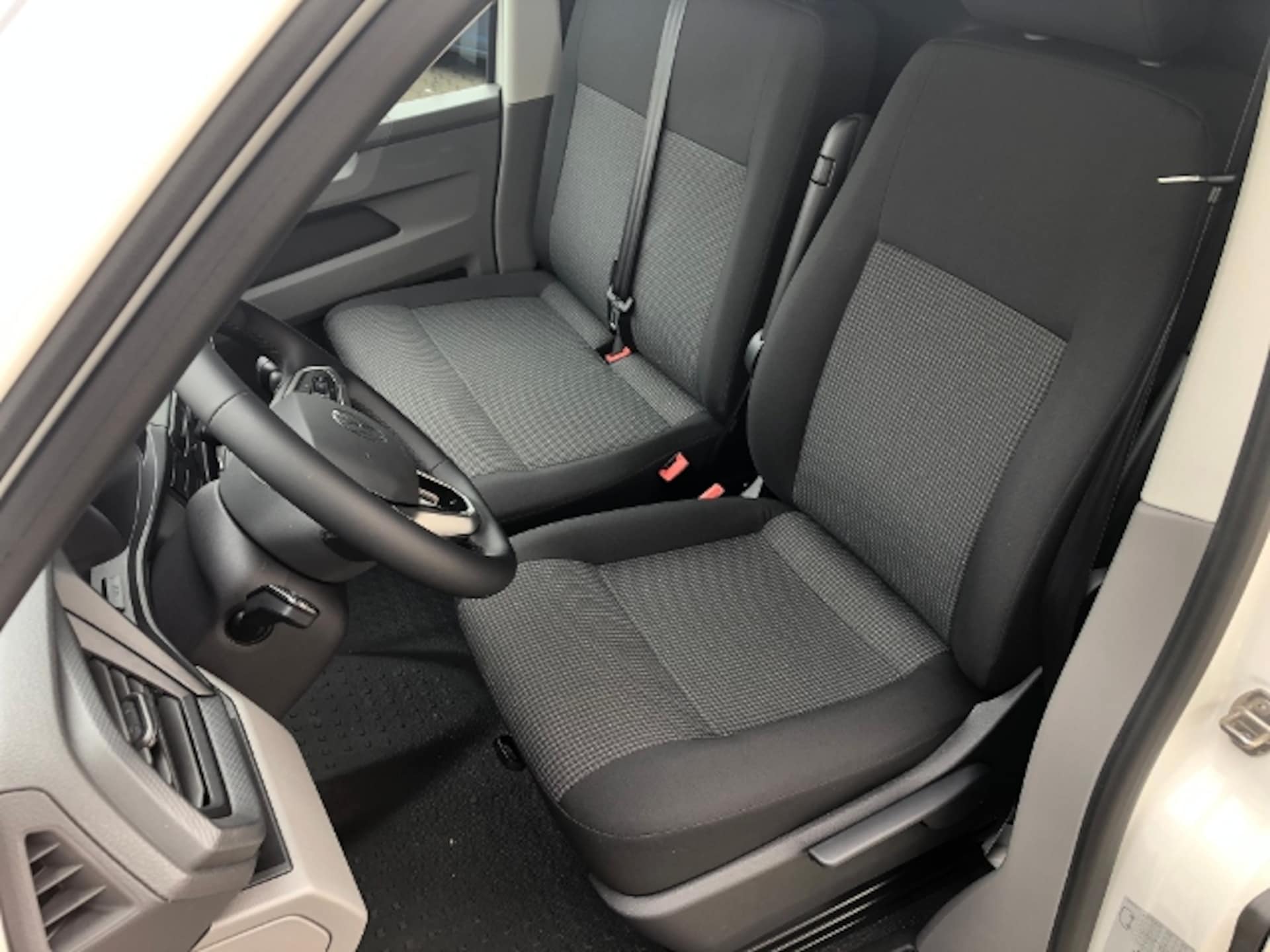 Volkswagen T6.1 Transporter Kasten langer Radstand