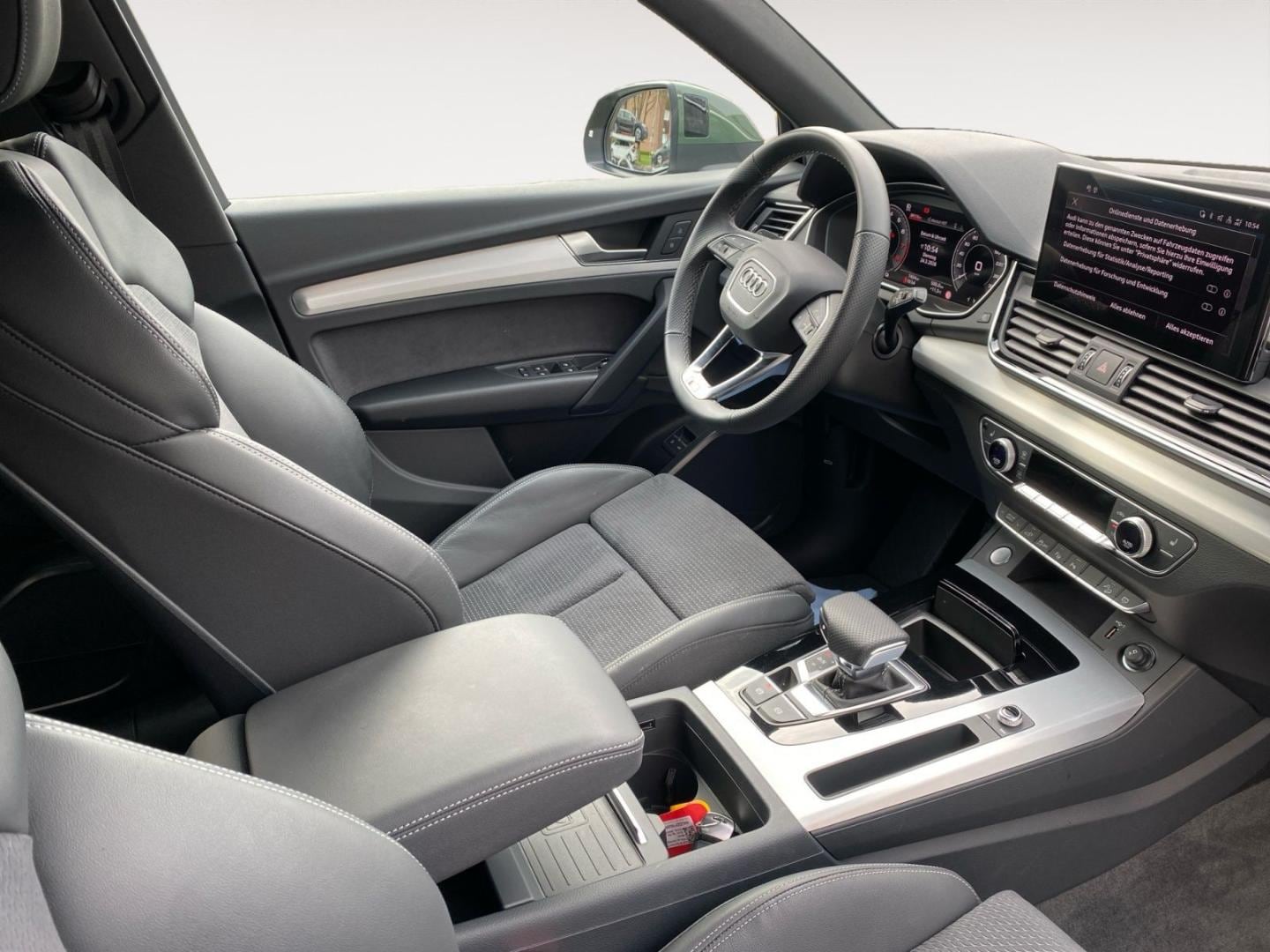 Bild über Audi Q5 Sportback TFSI e S line business 50 TFSI e quattro S tronic - für weitere Informationen kontaktieren Sie den Audi Partner