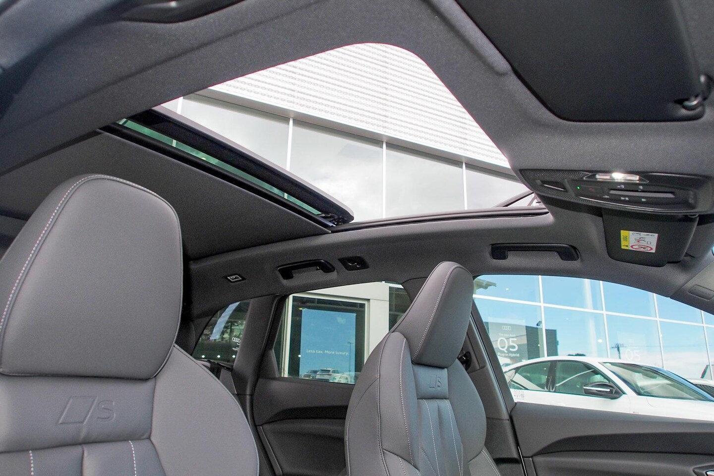 Image about Audi SQ5 SUV TFSI 270 kW edition one