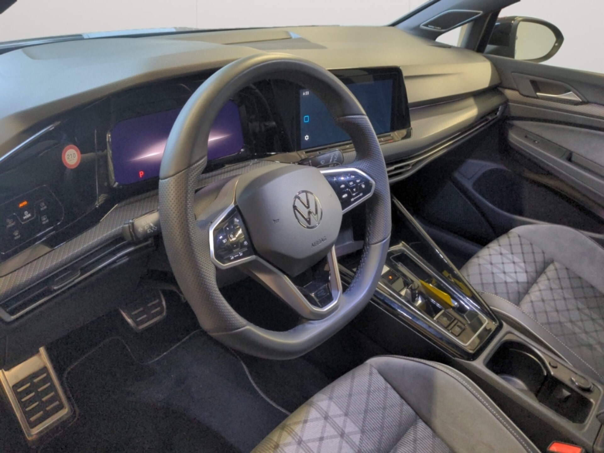 Volkswagen Golf R-Line