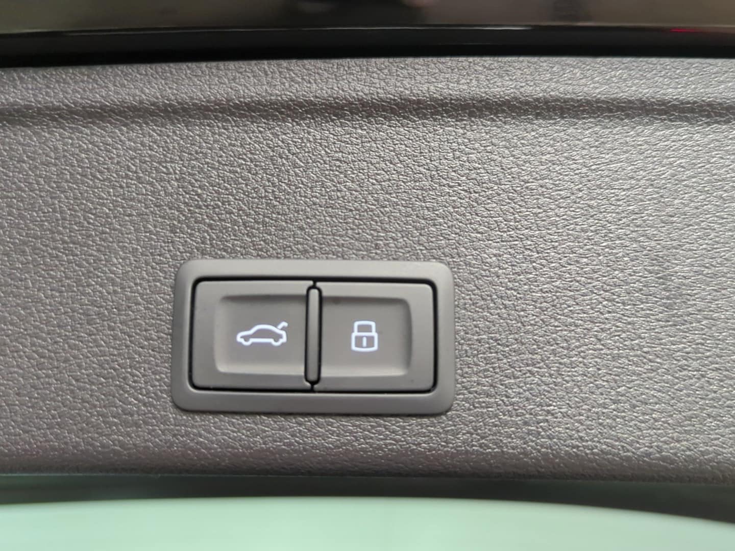 Bild über Audi A4 Avant S line 40 TFSI quattro S tronic - für weitere Informationen kontaktieren Sie den Audi Partner