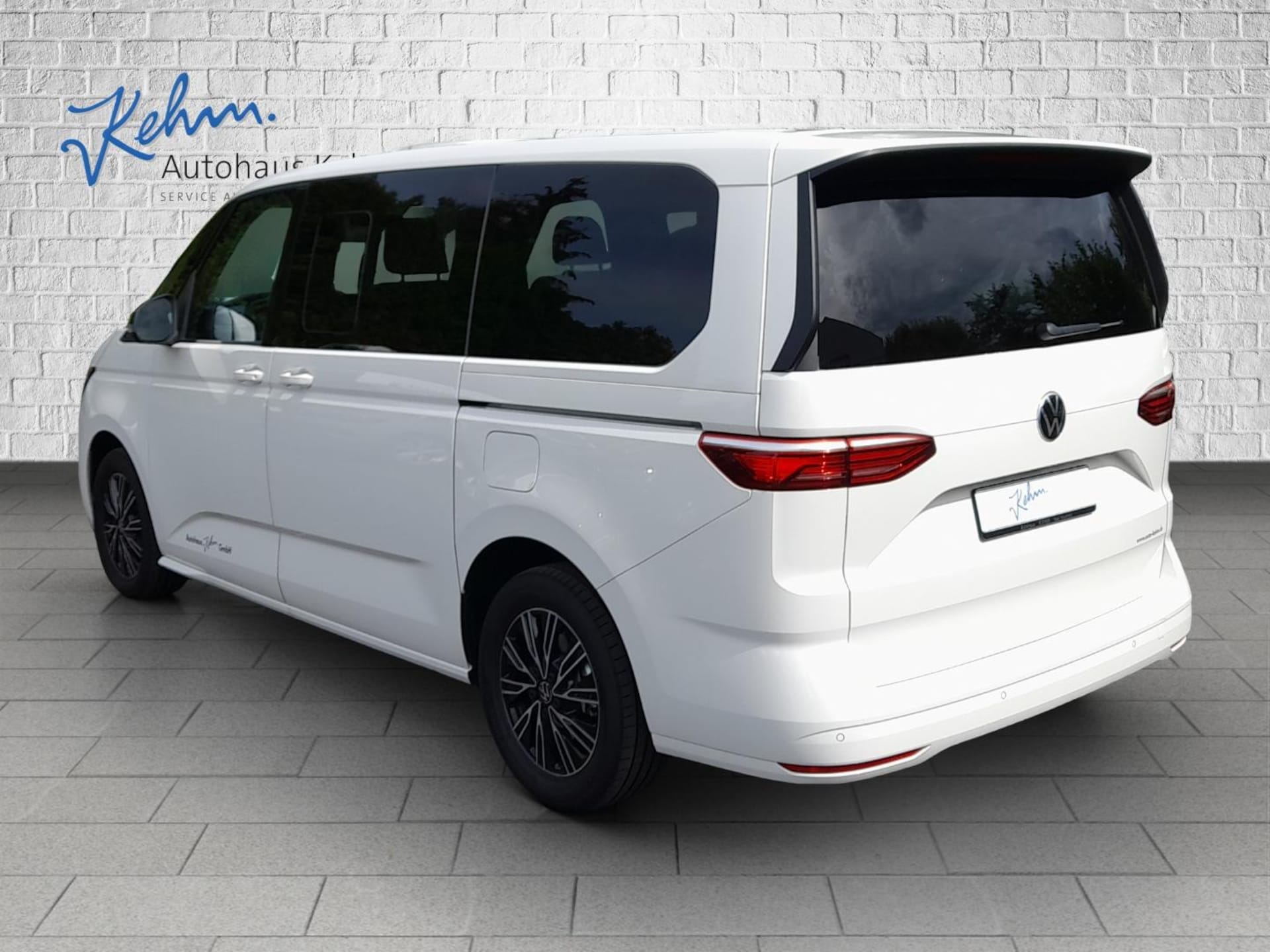 Volkswagen Multivan Langversion Basis-Modell
