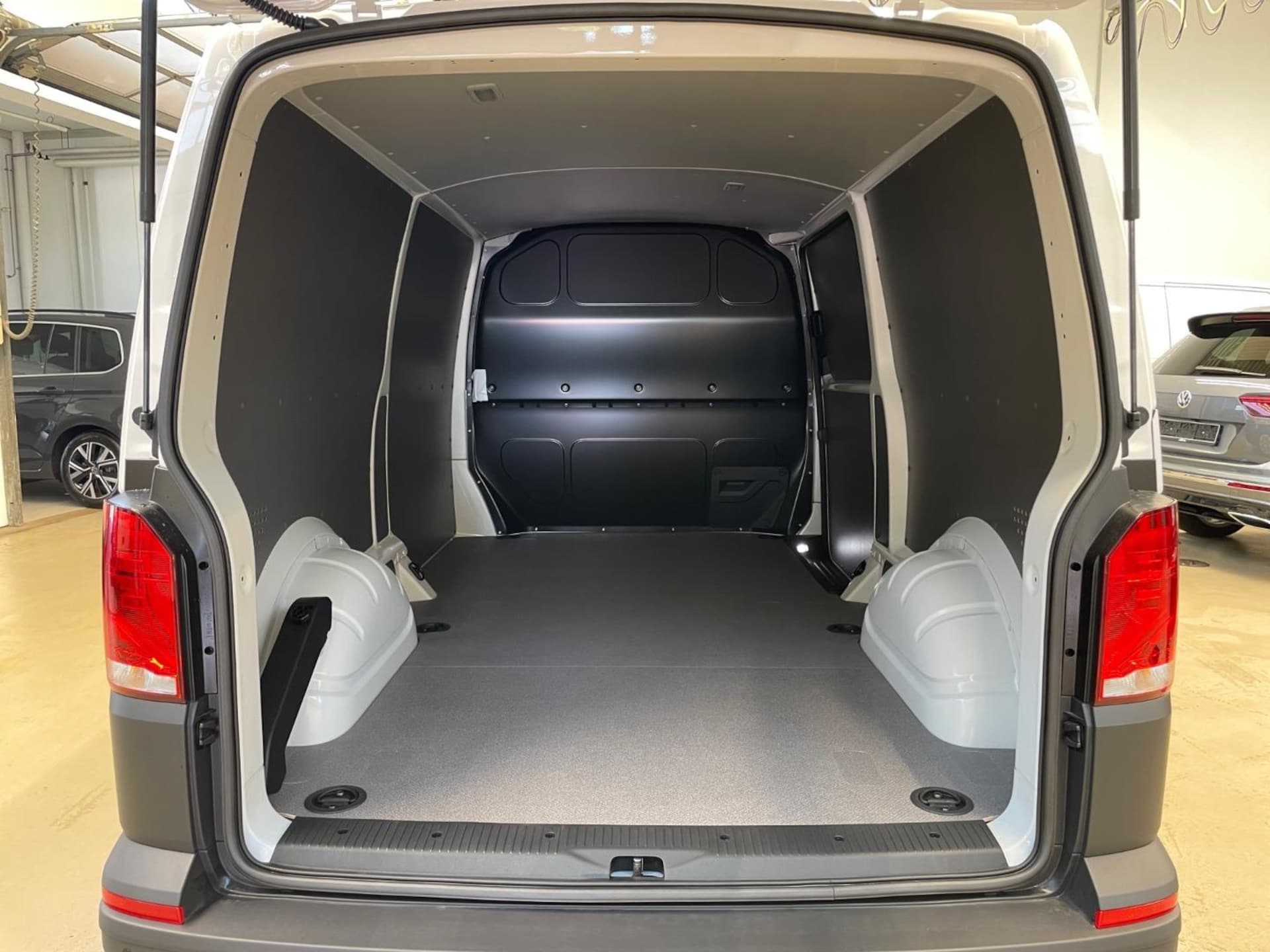 Volkswagen T6.1 Transporter Kasten langer Radstand