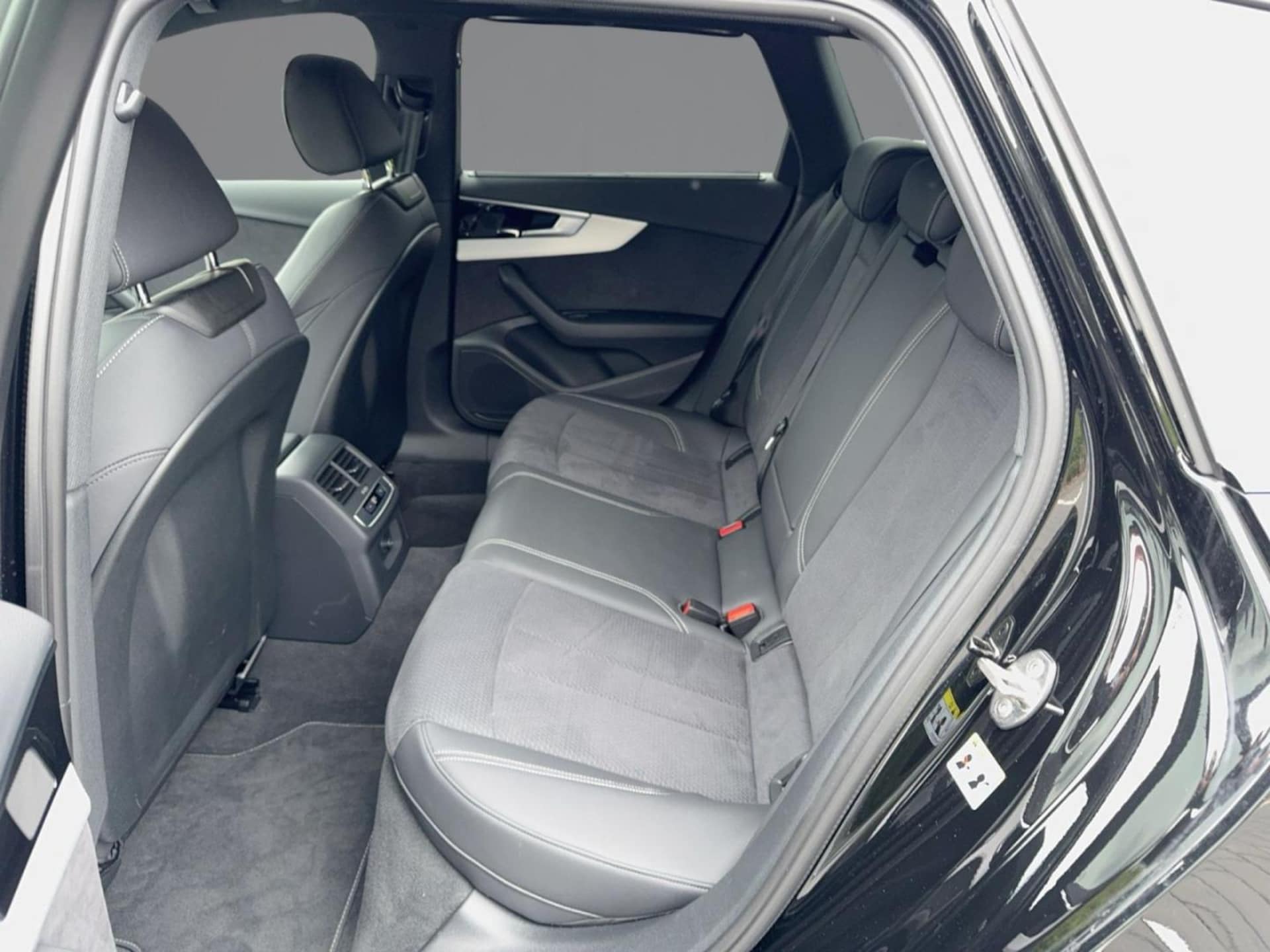 Audi A4 Avant S line