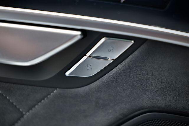 2025 Audi S8 Base - Photo 17