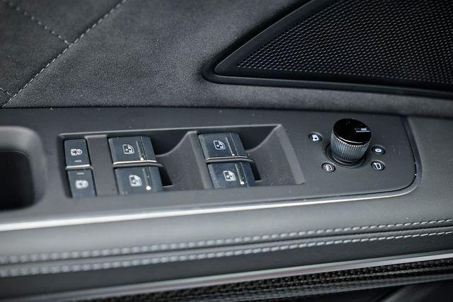 2025 Audi S8 Base - Photo 18