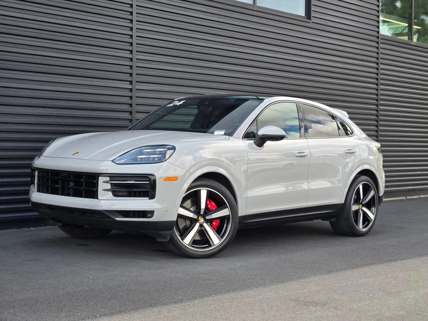 2024 Porsche Cayenne S's photo