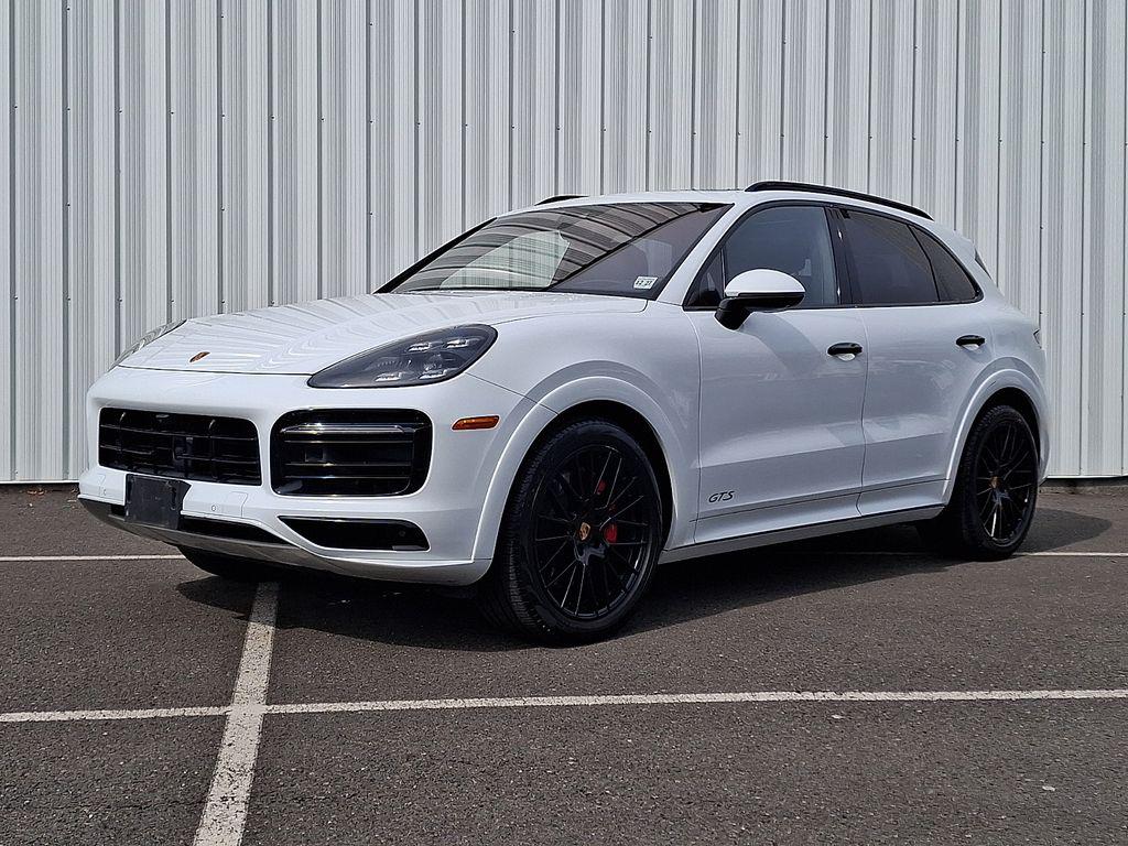 2023 Porsche Cayenne GTS's photo