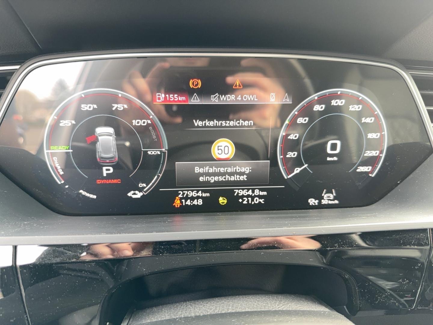 Bild über Audi Q8 e-tron S line 55 e-tron quattro - für weitere Informationen kontaktieren Sie den Audi Partner