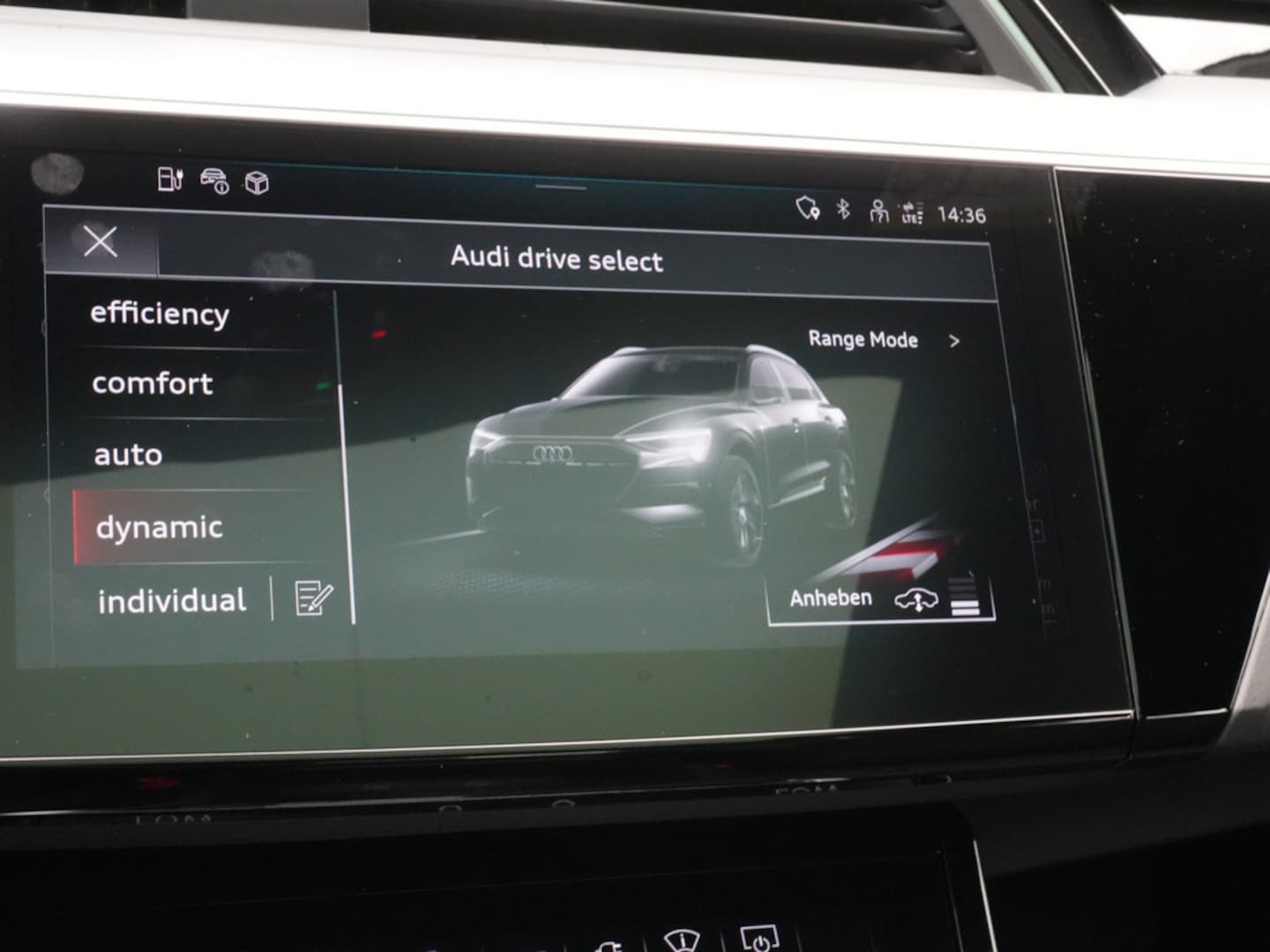 Bild über Audi Q8 e-tron S line 50 e-tron quattro - für weitere Informationen kontaktieren Sie den Audi Partner