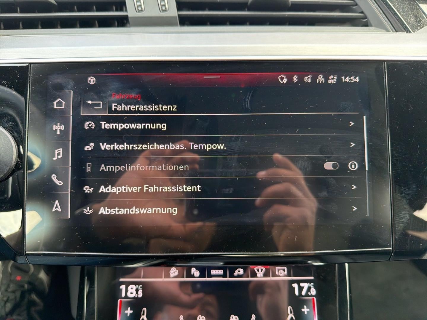 Bild über Audi Q8 e-tron S line 55 e-tron quattro - für weitere Informationen kontaktieren Sie den Audi Partner