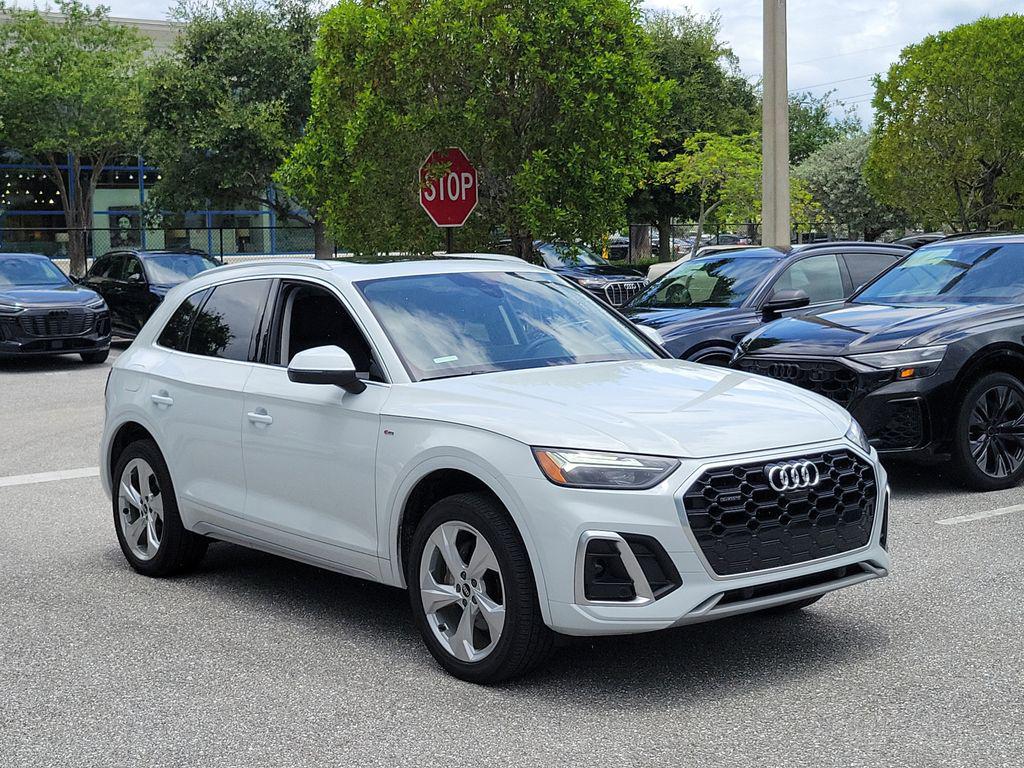 2022 Audi Q5 45 Premium Plus's photo