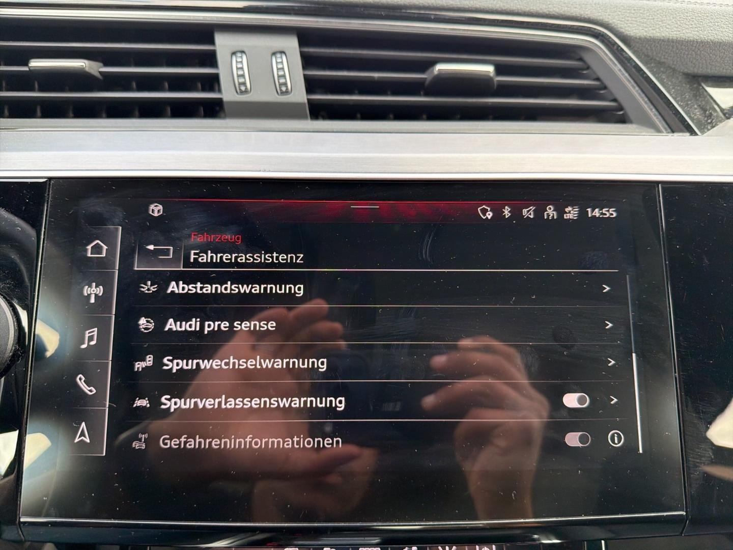 Bild über Audi Q8 e-tron S line 55 e-tron quattro - für weitere Informationen kontaktieren Sie den Audi Partner