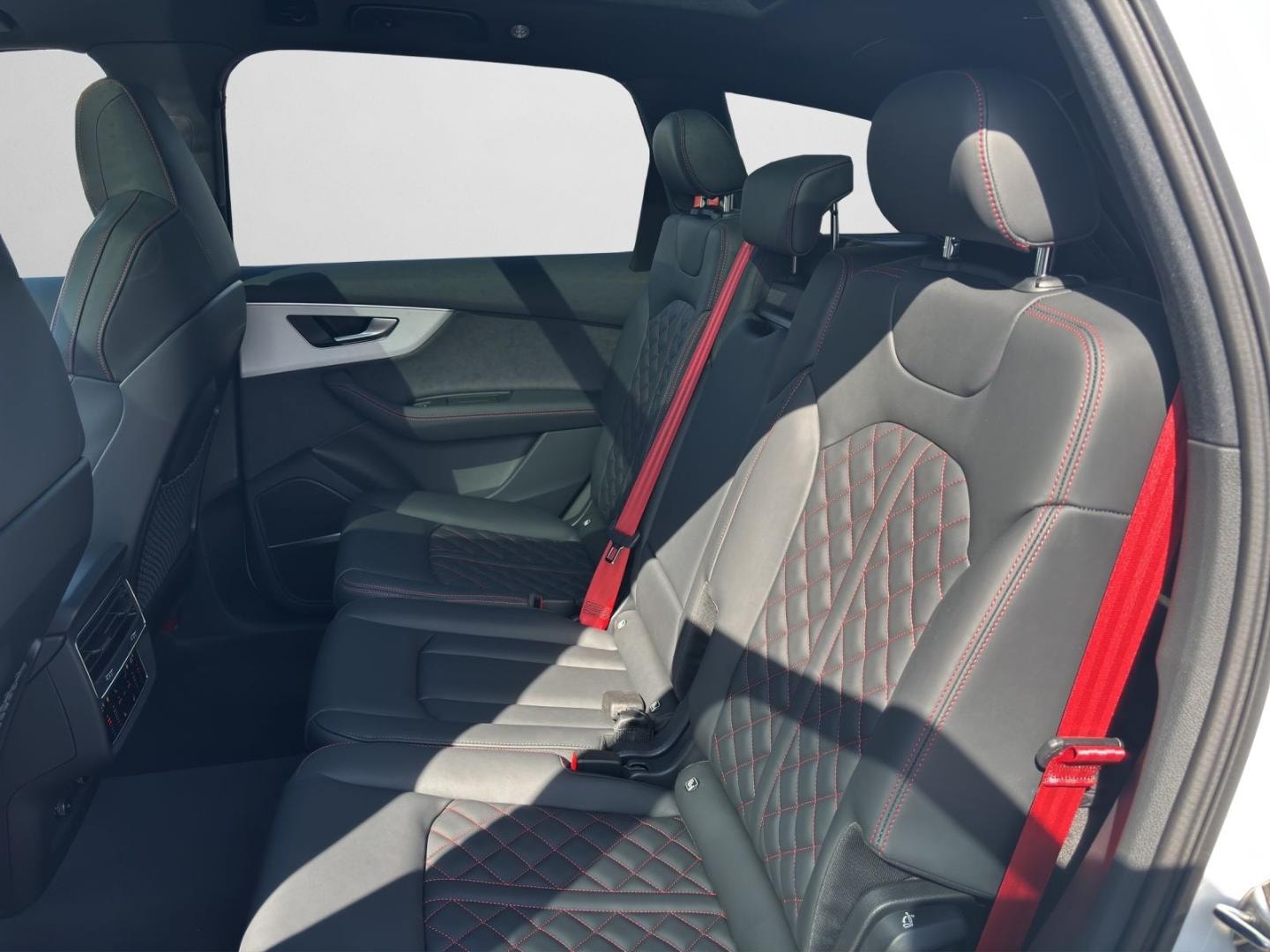Bild über Audi Q7 SUV S line business TDI quattro 210 kW tiptronic - für weitere Informationen kontaktieren Sie den Audi Partner
