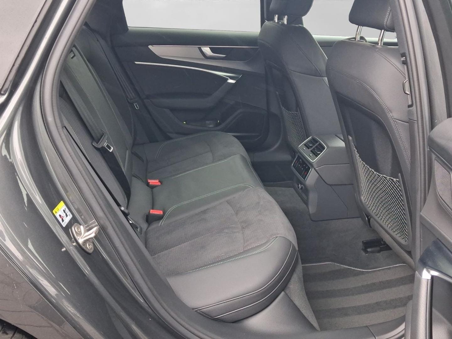 Bild über Audi S6 Avant TDI quattro tiptronic - für weitere Informationen kontaktieren Sie den Audi Partner