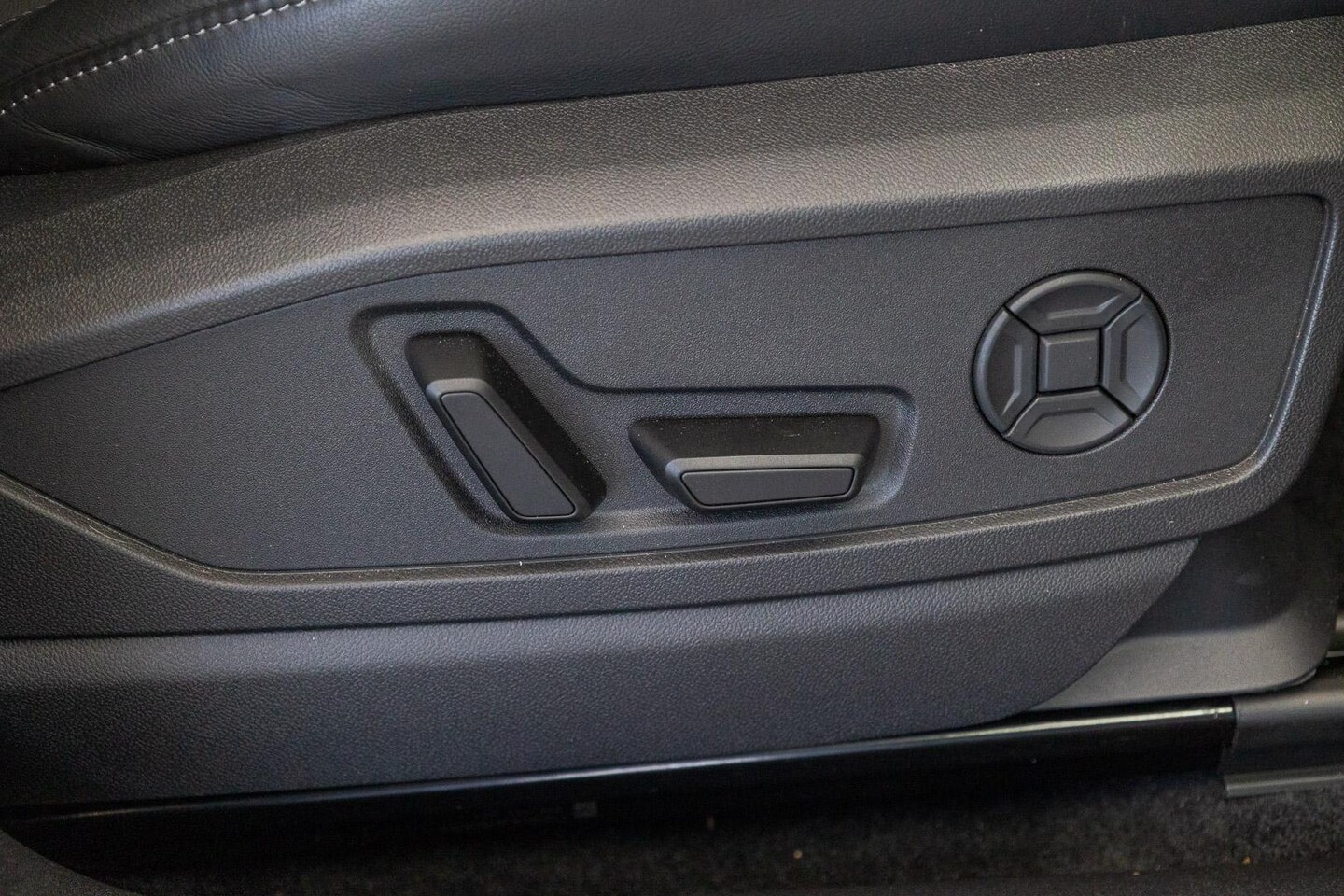 Image about Audi Q5 SUV TDI quattro 150 kW sport