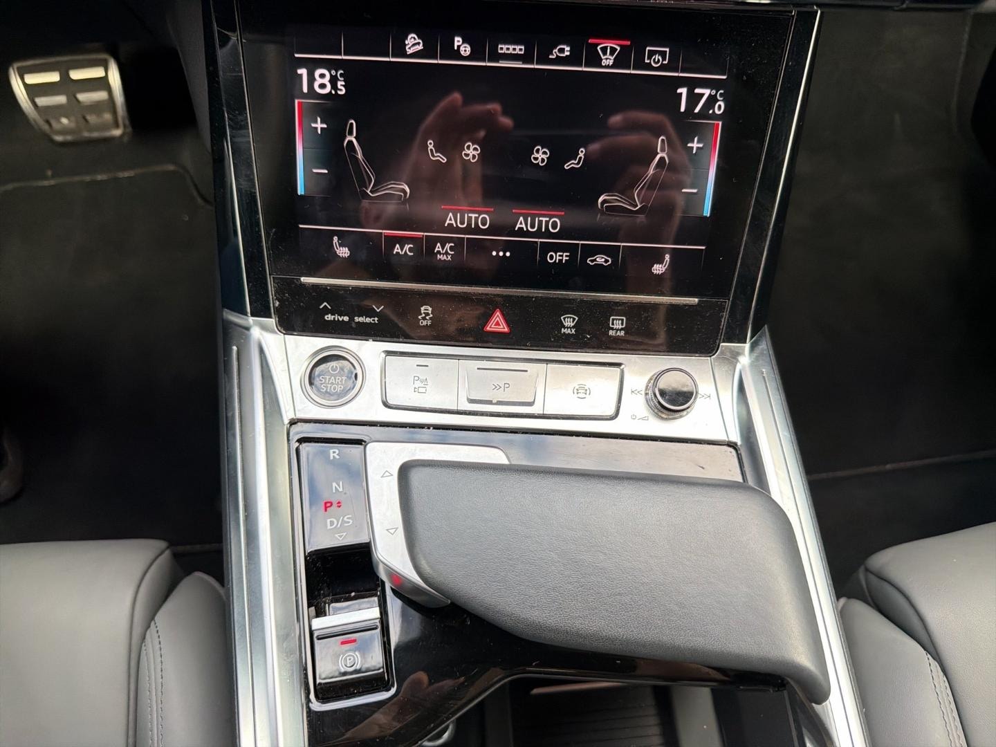 Bild über Audi Q8 e-tron S line 55 e-tron quattro - für weitere Informationen kontaktieren Sie den Audi Partner